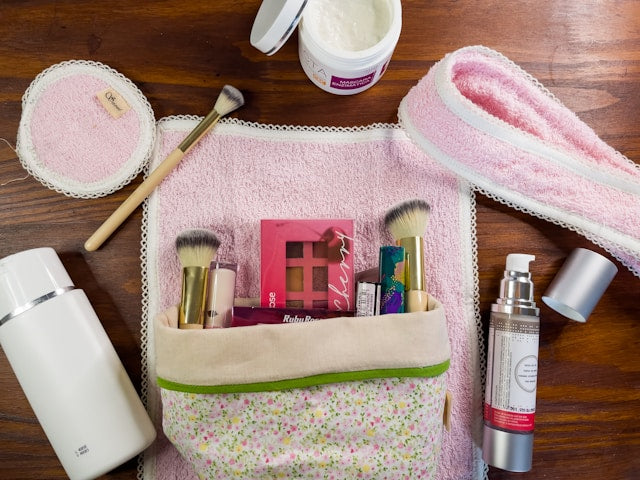 Large vs Compact Travel Toiletry Bags: How to Choose the Right Size