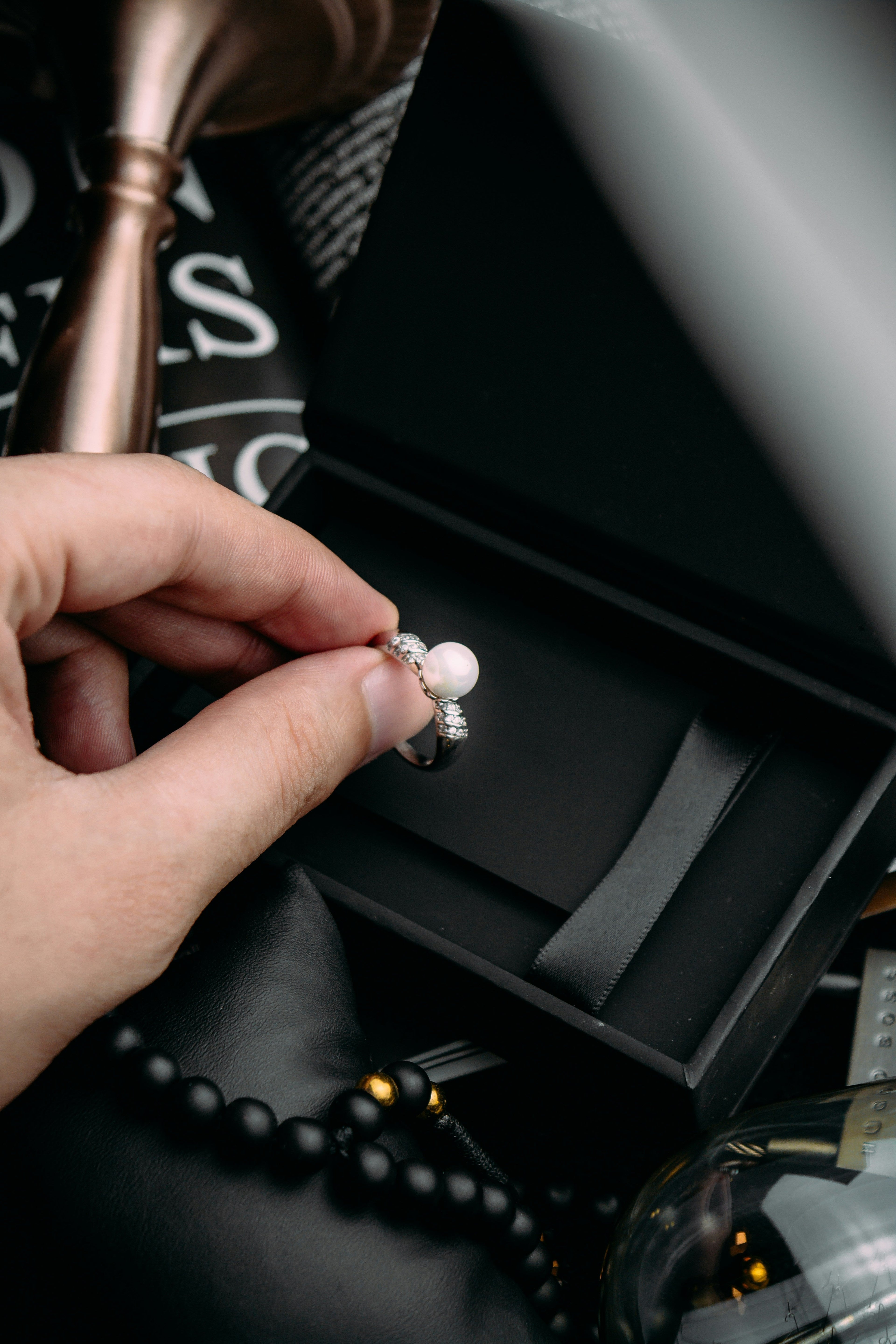 Hard Shell vs Soft Jewelry Cases: Which One Is Better for Travel?