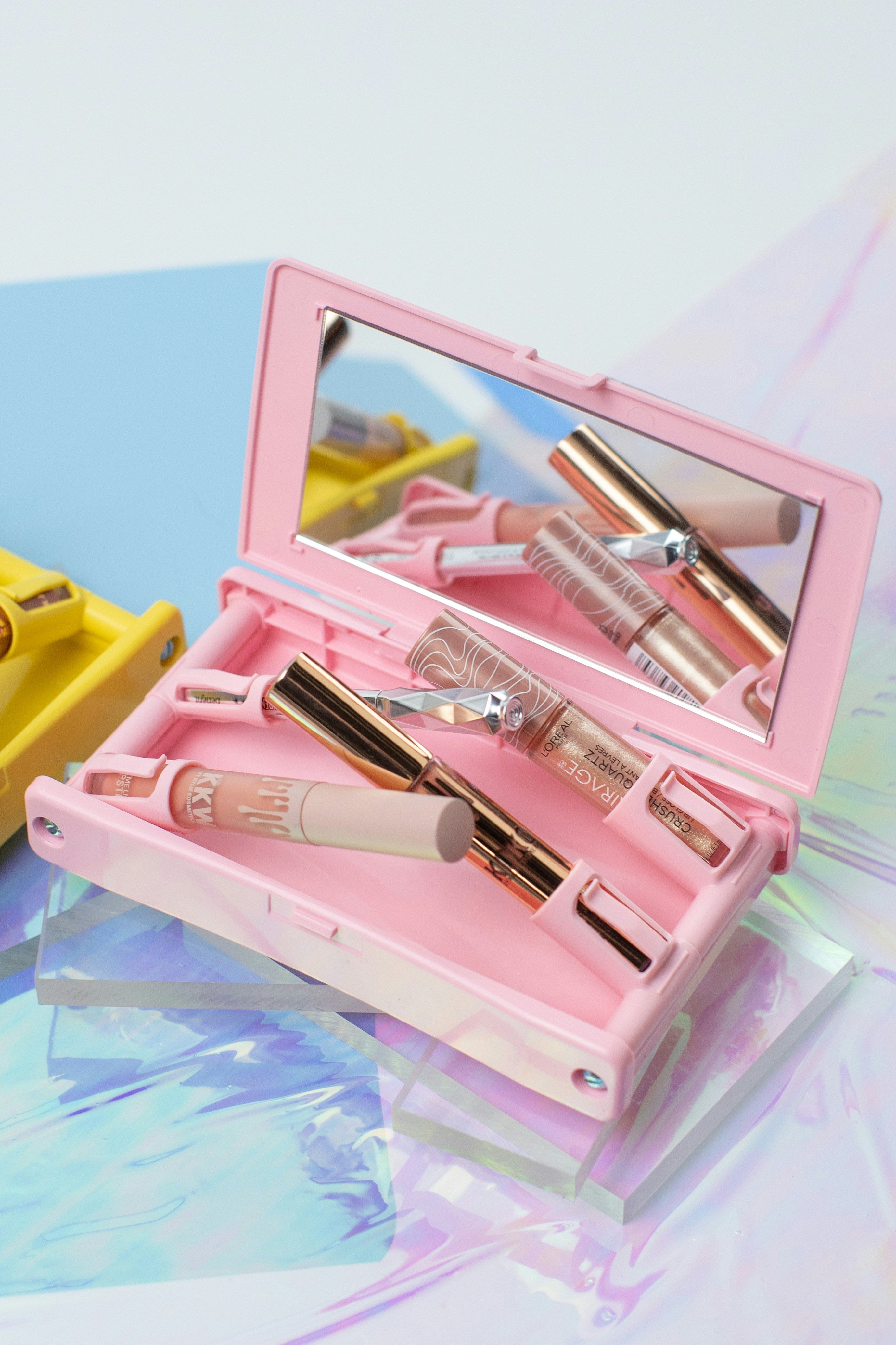 Benefits of Rechargeable LED Makeup Cases for Travel