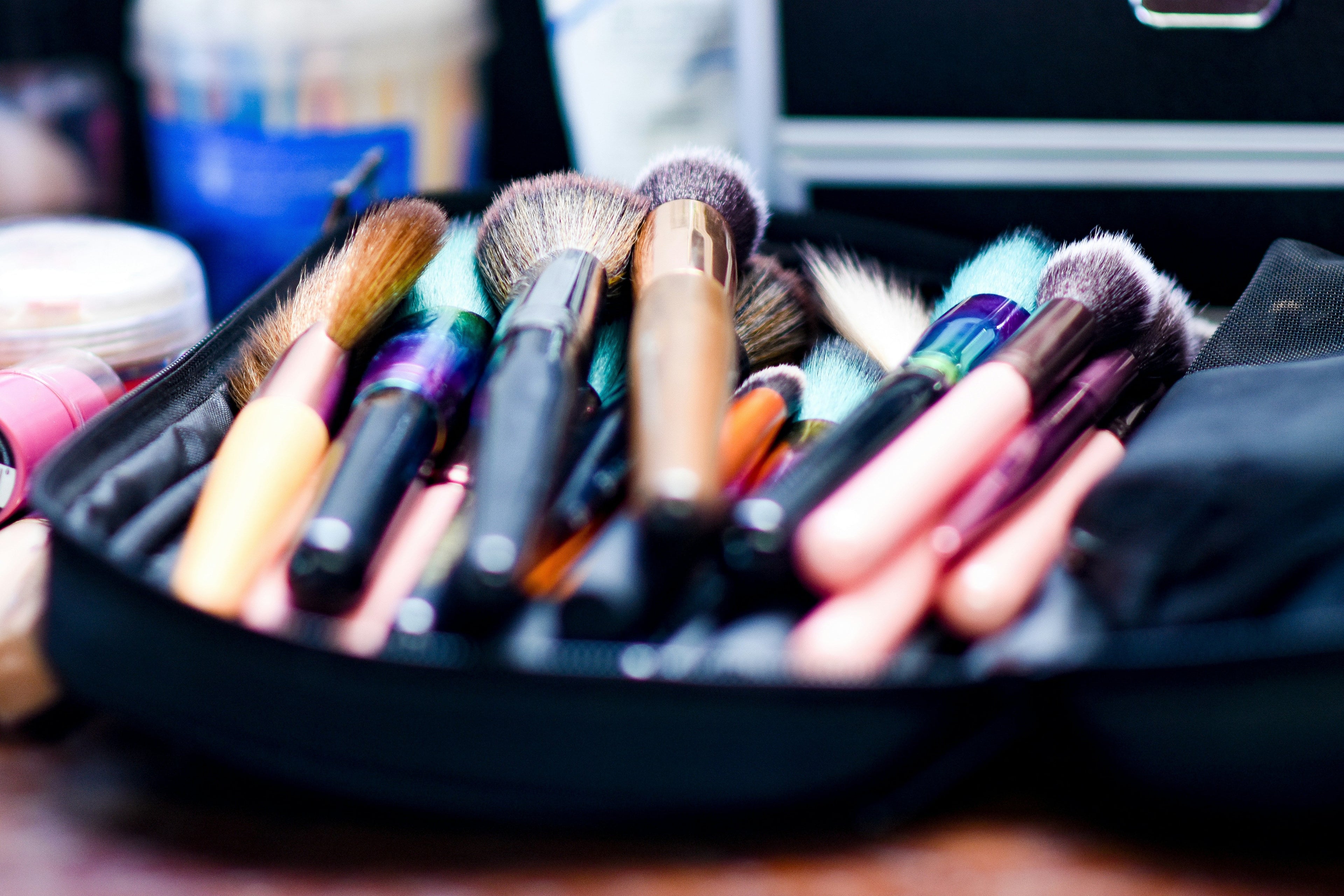 Travel Makeup Bags with Adjustable Dividers: A Buying Guide