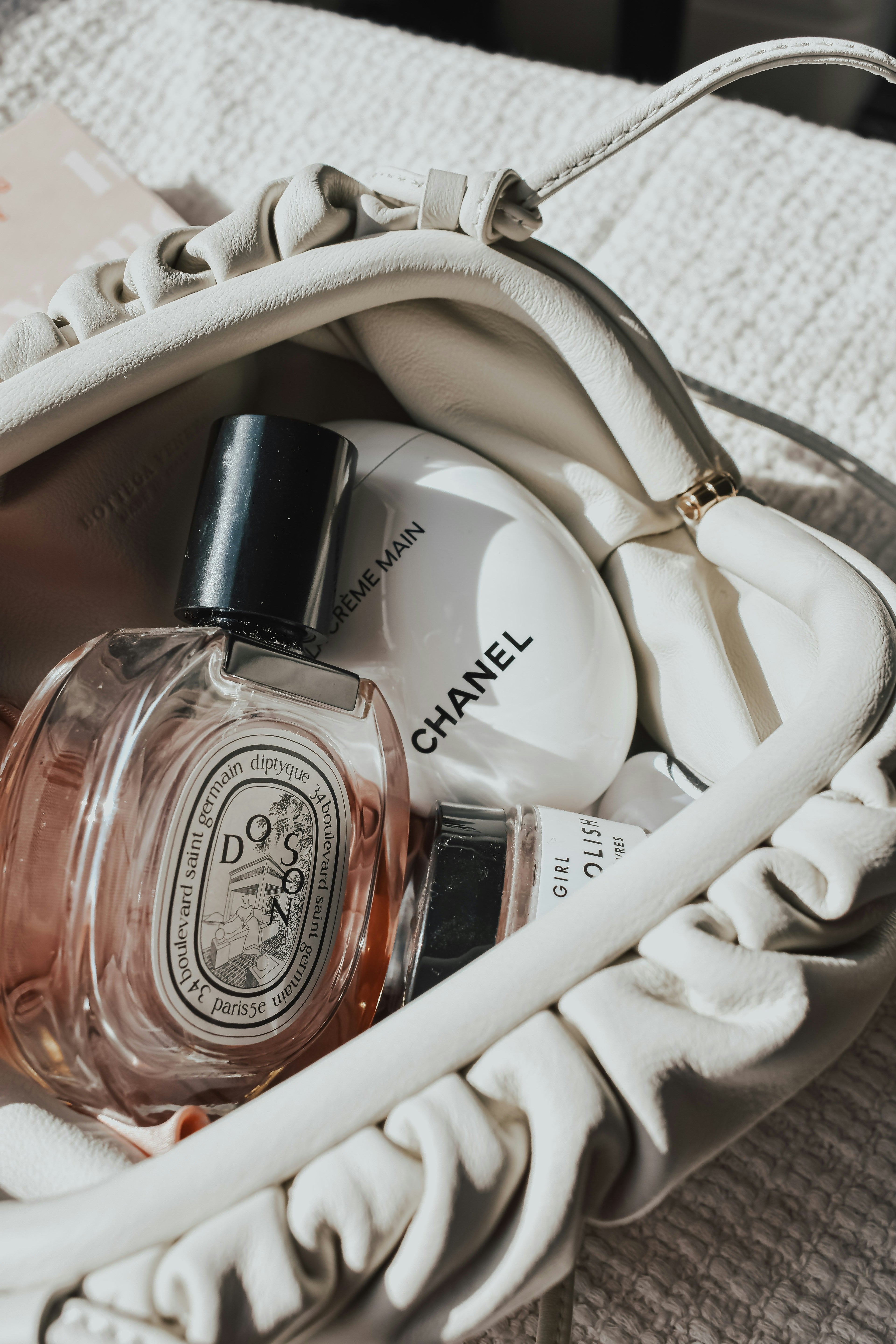 How to Select a Beauty Organizer That Works for Both Home and Travel
