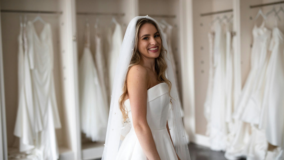 How to Choose a Garment Bag for Gowns and Long Dresses