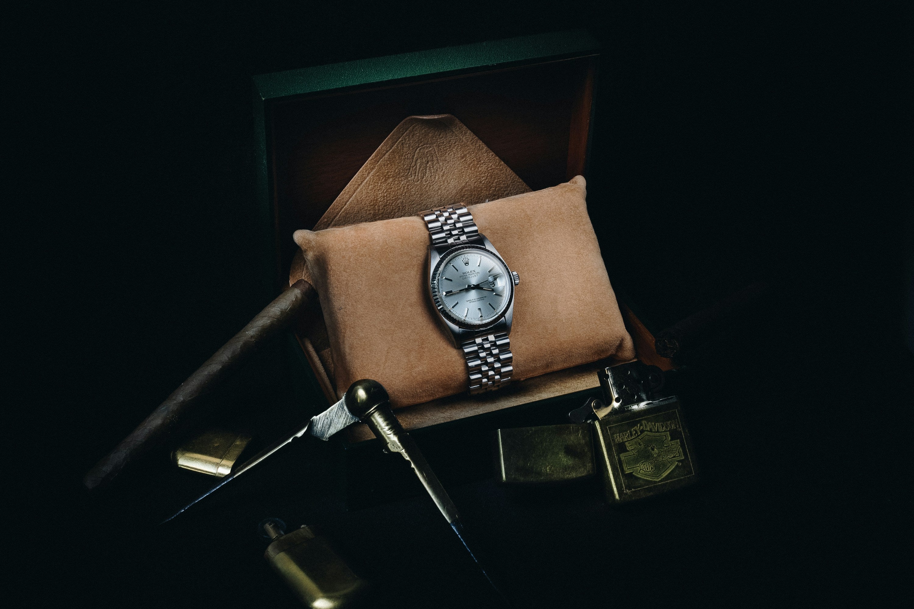 How to Organize Watches and Jewelry Together While Traveling