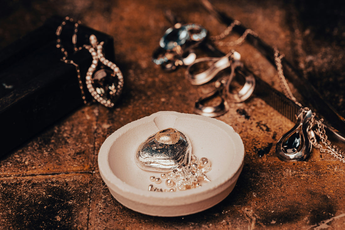Gift Ideas: Choosing a Jewelry Organizer for Frequent Travelers