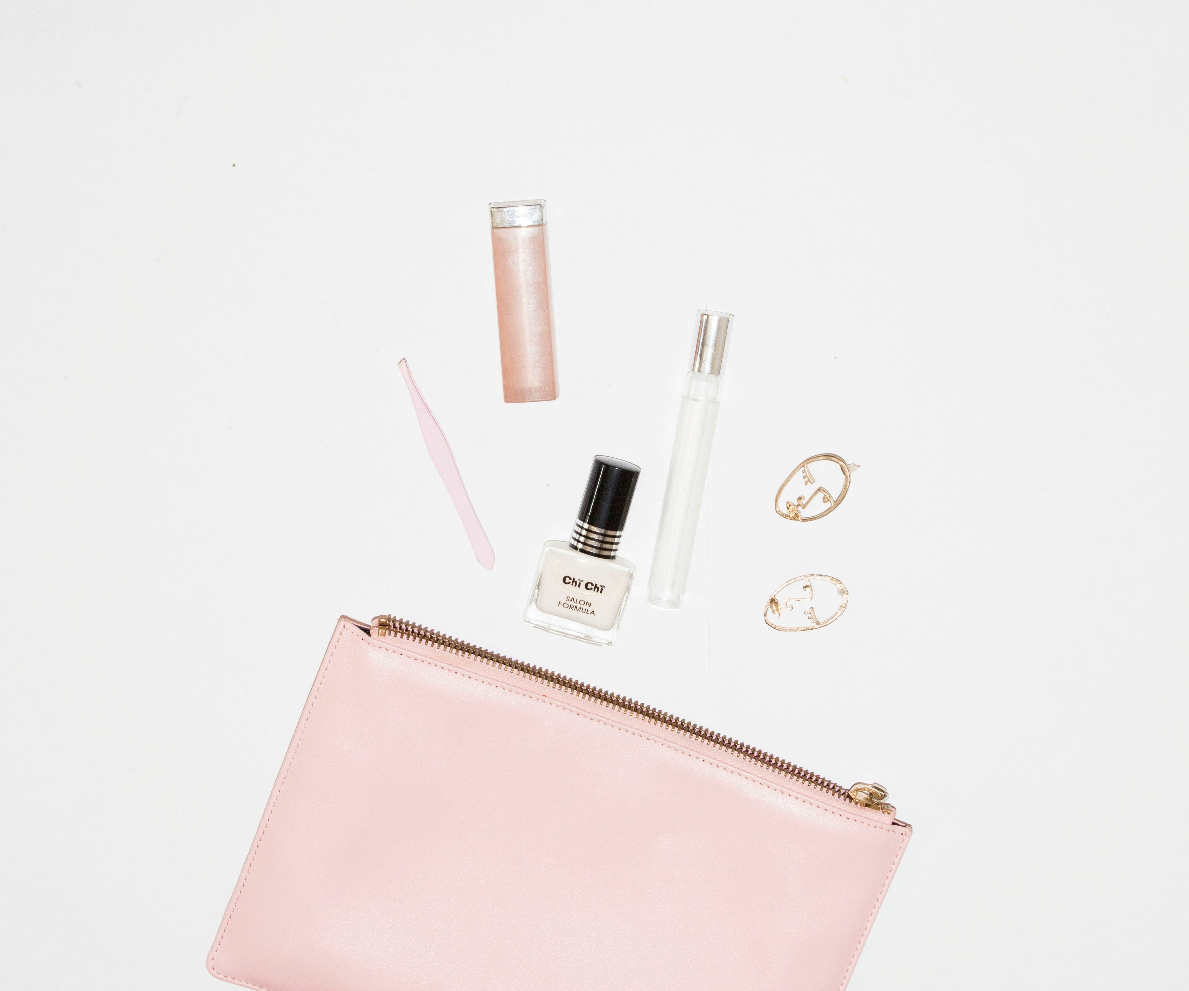 Leather Toiletry Bags vs Nylon Toiletry Bags: Comparing Materials
