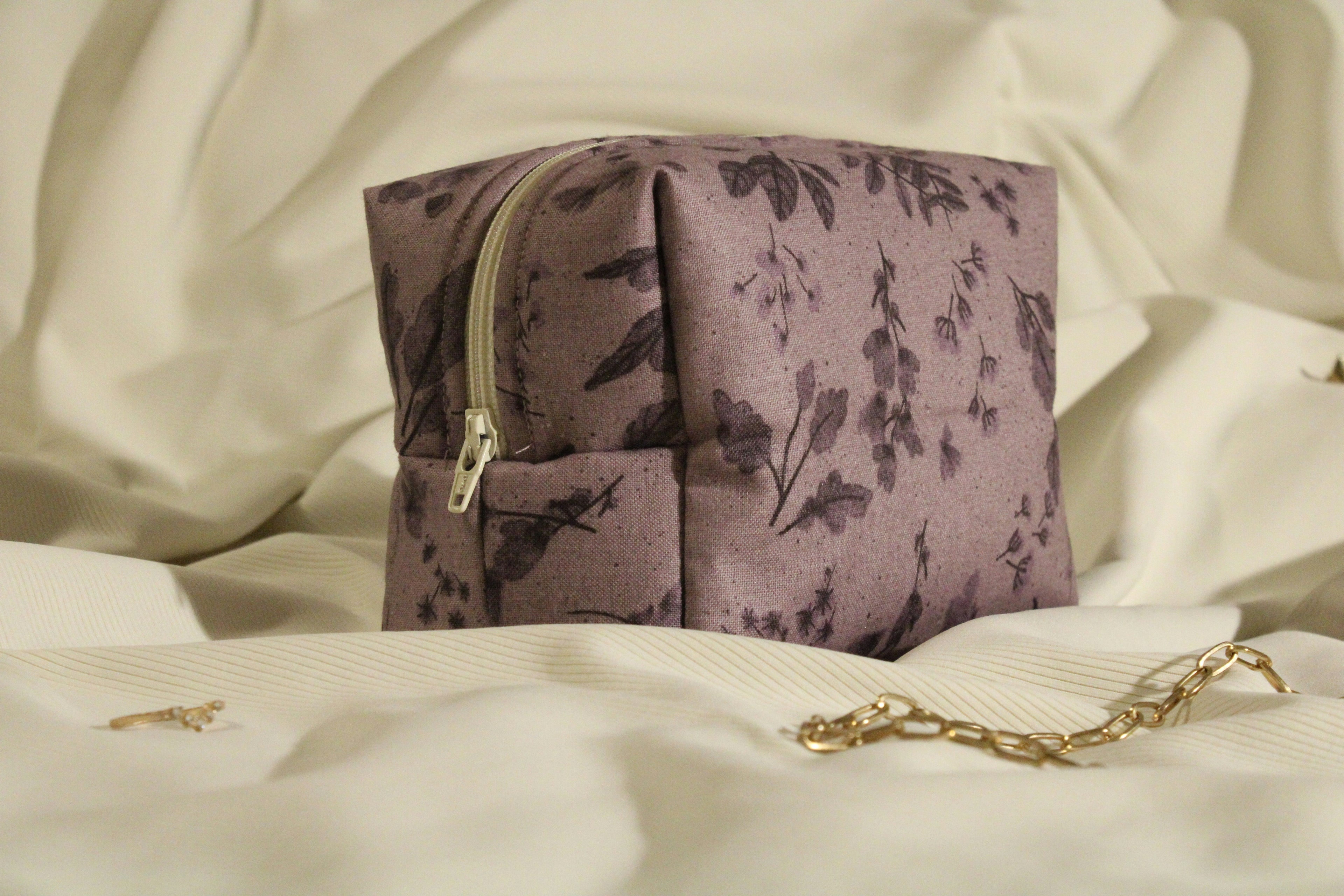 Hanging Toiletry Bags vs Traditional Dopp Kits: Which One Fits Your Travel Style?