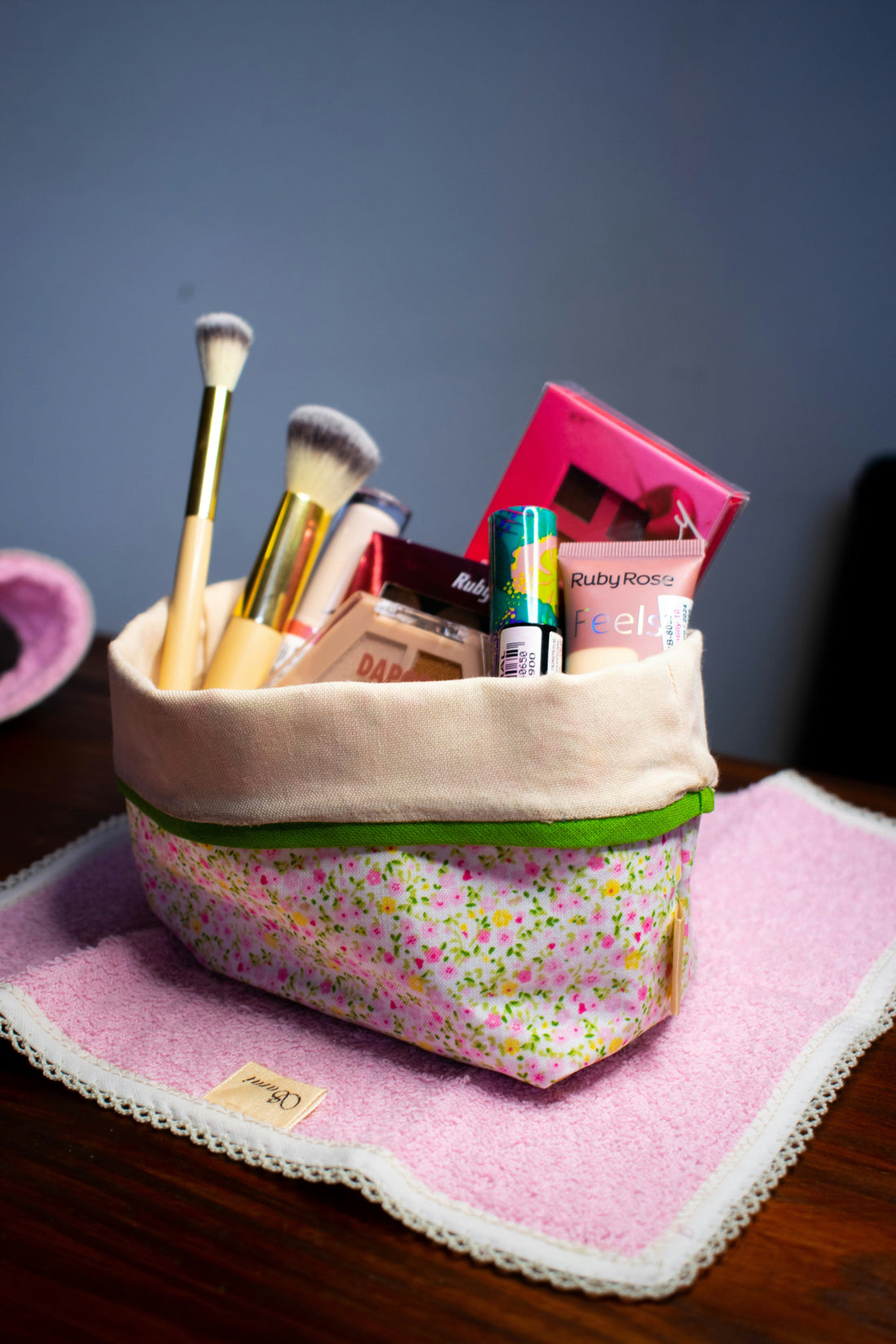 How to Keep Cosmetics Organized During Long Vacations