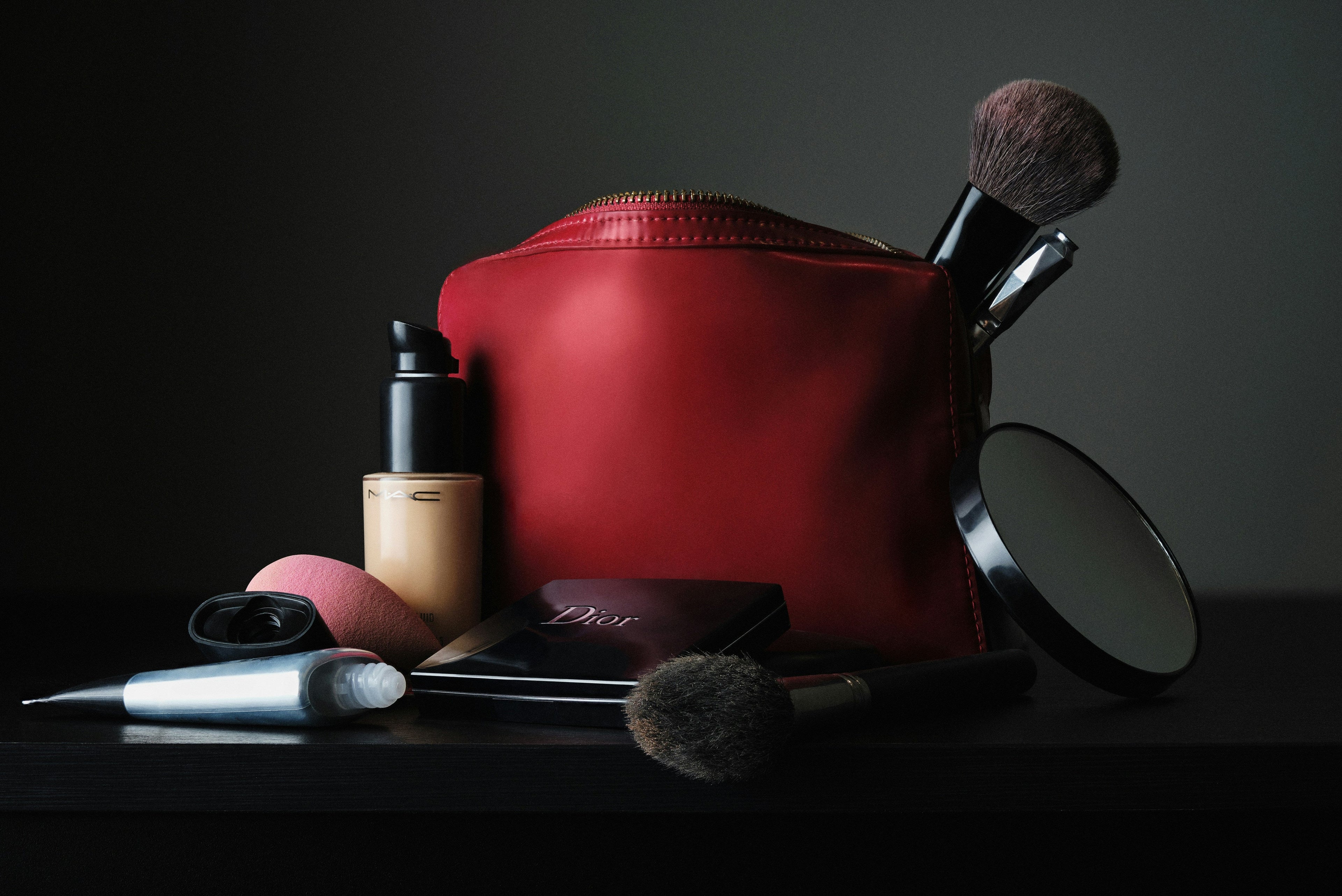 Features to Look for in a Large Capacity Travel Toiletry Bag