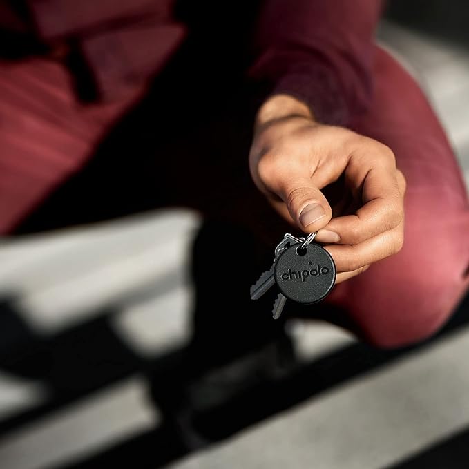 Chipolo ONE Spot - Key Finder, Bluetooth Tracker for Keys, Bag - Works with The Apple Find My app (only for iOS) (Almost Black)
